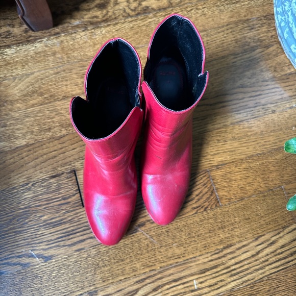 Bershka Bold Red Heeled Boots - Picture 2 of 6